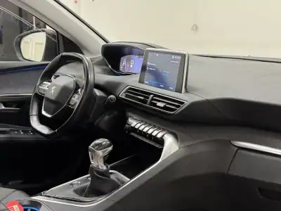 Peugeot 3008 2019 - 18990 EUR, 130000 km - AUTO.MOTO.pt - 130000km - foto 21 de 30