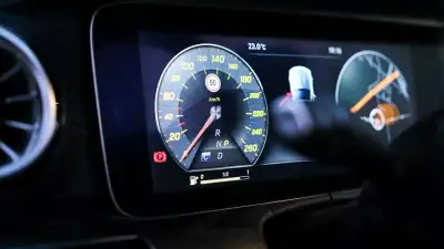 Mercedes-Benz E 220 2018 - 49000 EUR, 103000 km - AUTO.MOTO.pt - 103000km - foto 13 de 21