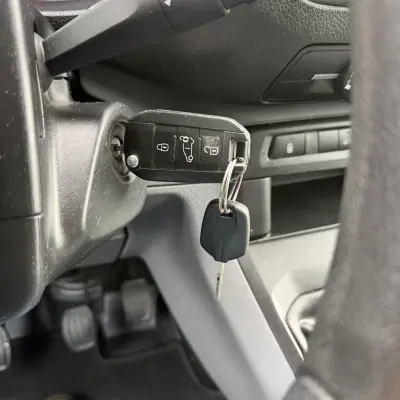 Peugeot Expert 2016 - 12990 EUR, 180000 km - AUTO.MOTO.pt - 180000km - foto 23 de 27