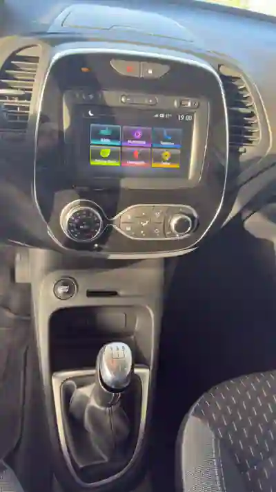 Renault Captur 2019 - 13249 EUR, 125000 km - AUTO.MOTO.pt - 125000km - foto 8 de 16