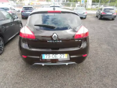 Renault Mégane 2013 - 9750 EUR, 218367 km - AUTO.MOTO.pt - 218367km - foto 5 de 17