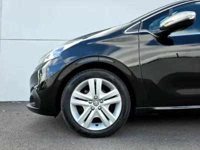 Peugeot 208 2019 - 9750 EUR, 75000 km - AUTO.MOTO.pt - 75000km - foto 5 de 37