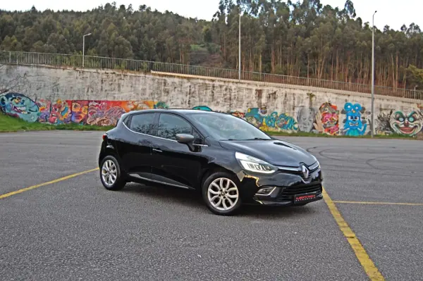Renault Clio 2016 - 11500 EUR, 118568 km - AUTO.MOTO.pt - 118568km - foto 2 de 8