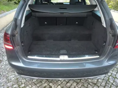 Mercedes-Benz C 300 2020 - 28900 EUR, 90842 km - AUTO.MOTO.pt - 90842km - foto 25 de 27