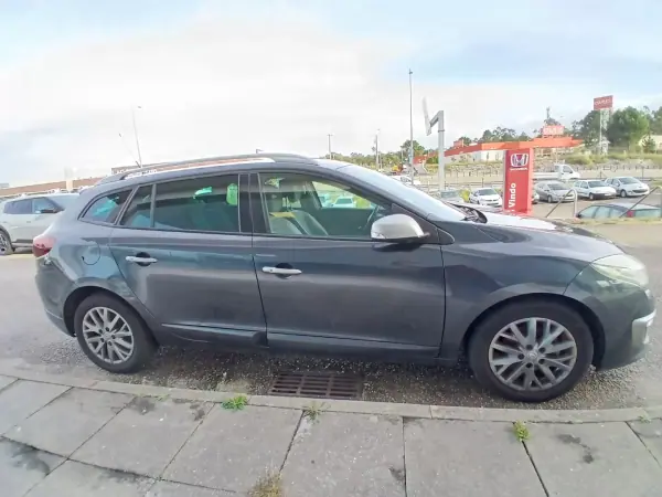 Renault Mégane Sport Tourer 2014 - 8500 EUR, 211200 km - AUTO.MOTO.pt - 211200km - foto 4 de 23