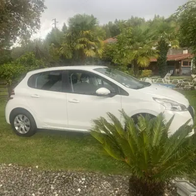 Peugeot 208 2016 - 9990 EUR, 103782 km - AUTO.MOTO.pt - 103782km - foto 3 de 19