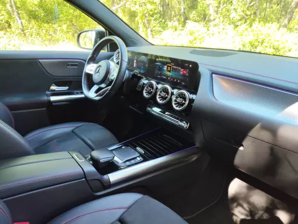 Mercedes-Benz EQA 2021 - 27300 EUR, 126650 km - AUTO.MOTO.pt - 126650km - foto 15 de 20
