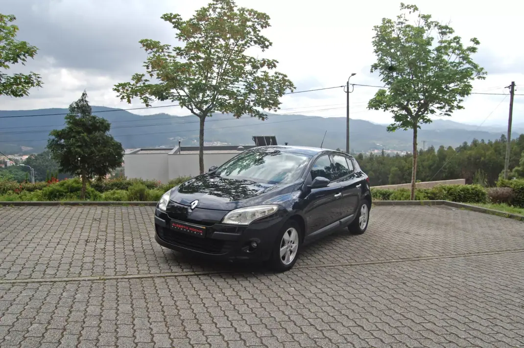 Renault Mégane 2010 - 5500 EUR, 197500 km - AUTO.MOTO.pt - 197500km - foto 1 de 9