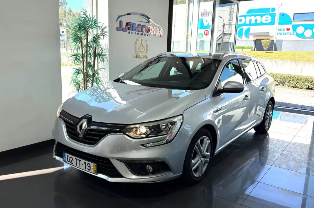 Renault Mégane Sport Tourer 2017 - 9650 EUR, 196121 km - AUTO.MOTO.pt - 196121km - foto 3 de 22