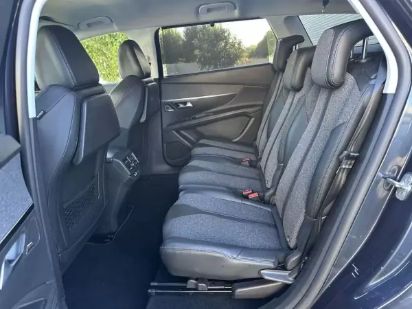 Peugeot 5008 2018 - 14900 EUR, 220000 km - AUTO.MOTO.pt - 220000km - foto 36 de 60