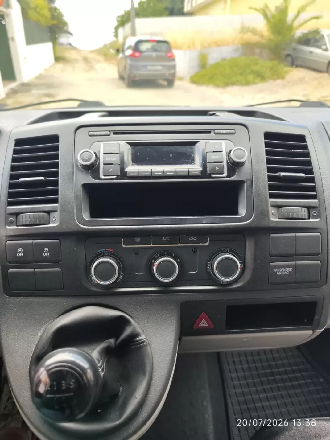 VW TRANSPORTER 2015 - 16850 EUR, 132500 km - 132500km - foto 14 de 21