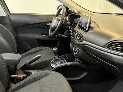 Fiat Tipo Station Wagon 2017 - 9490 EUR, 120000 km - AUTO.MOTO.pt - 120000km - foto 20 de 30