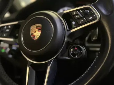Porsche Panamera 2020 - 76990 EUR, 142770 km - AUTO.MOTO.pt - 142770km - foto 16 de 25