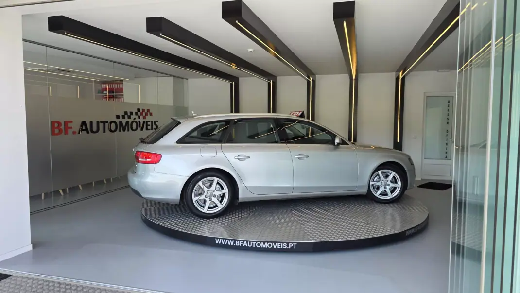 Audi A4 Avant 2010 - 9500 EUR, 253856 km - AUTO.MOTO.pt - 253856km - foto 7 de 52