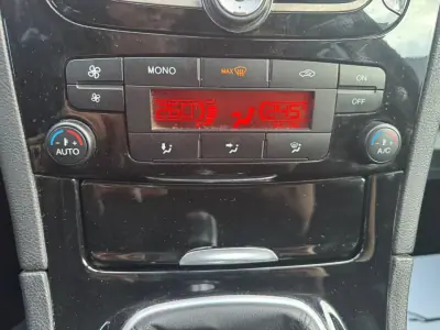 Ford S-Max 2011 - 4900 EUR, 299900 km - AUTO.MOTO.pt - 299900km - foto 8 de 10