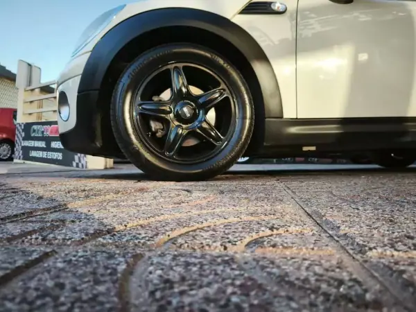 MINI Cooper 2008 - 8500 EUR, 180878 km - AUTO.MOTO.pt - 180878km - foto 13 de 27