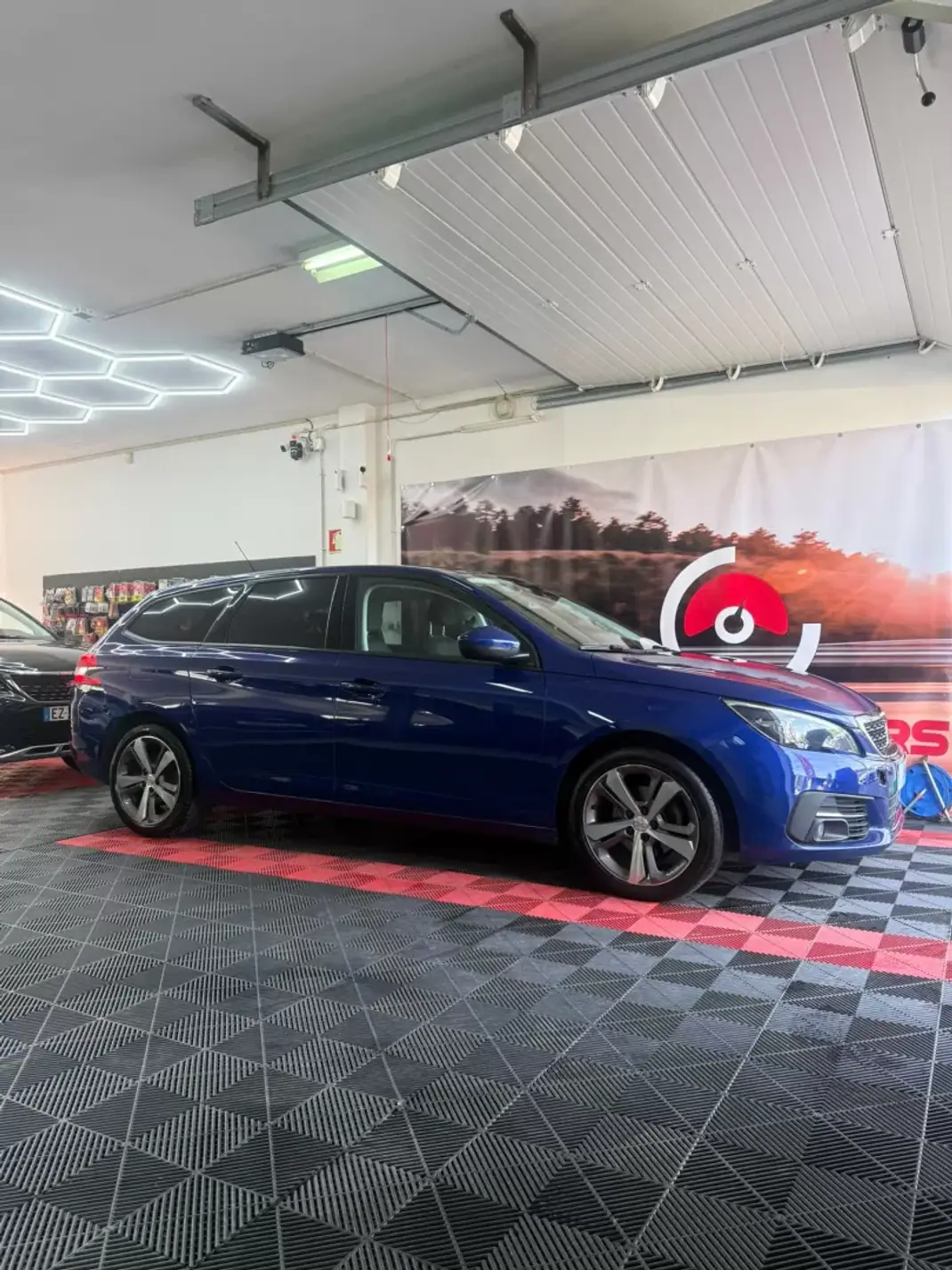 Peugeot 308 SW 2018 - 10900 EUR, 169000 km - AUTO.MOTO.pt - 169000km - foto 4 de 11