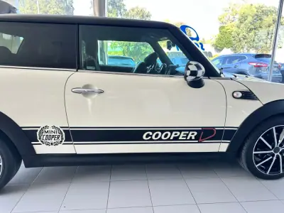 MINI 3 Portas 2008 - 9390 EUR, 182407 km - 182407km - foto 8 de 38