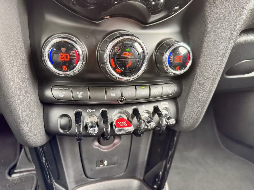 MINI Cooper 2018 - 21990 EUR, 165000 km - AUTO.MOTO.pt - 165000km - foto 20 de 31