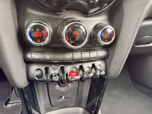 MINI Cooper 2018 - 21990 EUR, 165000 km - AUTO.MOTO.pt - 165000km - foto 20 de 31