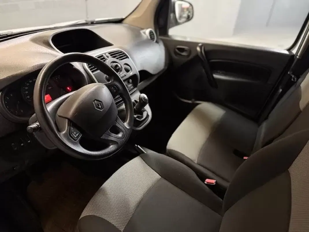 Renault Kangoo 2018 - 12250 EUR, 184400 km - AUTO.MOTO.pt - 184400km - foto 11 de 15