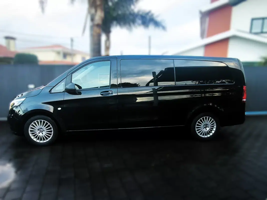 Mercedes-Benz Vito Tourer 2022 - 47950 EUR, 98000 km - AUTO.MOTO.pt - 98000km - foto 2 de 12