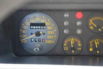 Lancia Delta 1988 - 16500 EUR, 194000 km - AUTO.MOTO.pt - 194000km - foto 30 de 35