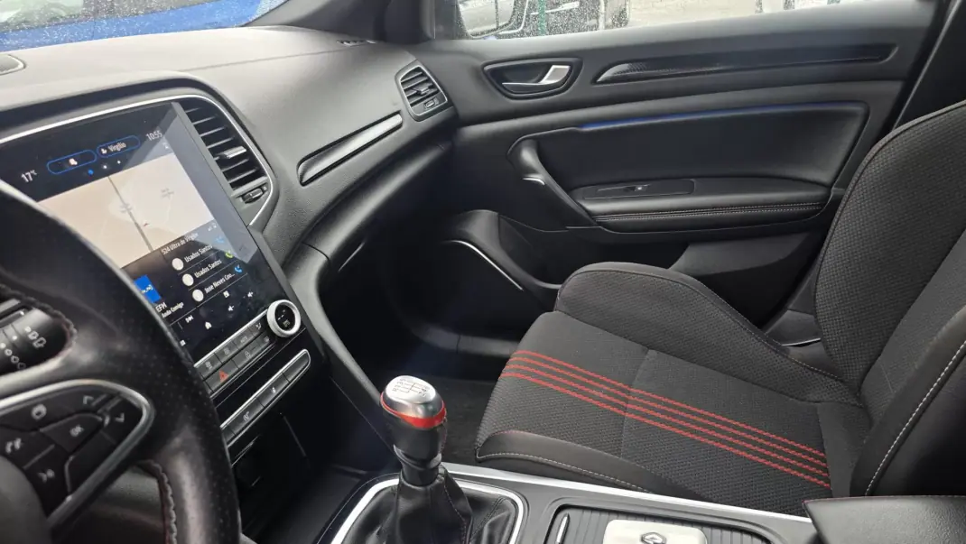Renault Mégane 2021 - 18450 EUR, 67800 km - AUTO.MOTO.pt - 67800km - foto 12 de 19