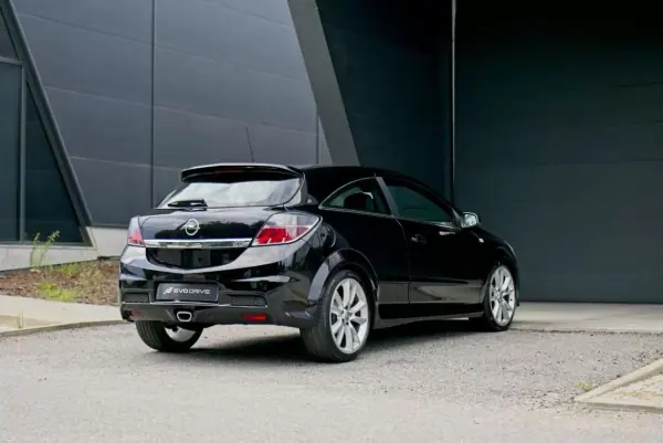 Opel Astra GTC 2007 - 15490 EUR, 149500 km - AUTO.MOTO.pt - 149500km - foto 2 de 22