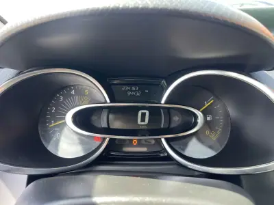 Renault Clio 2015 - 8950 EUR, 234122 km - AUTO.MOTO.pt - 234122km - foto 11 de 12
