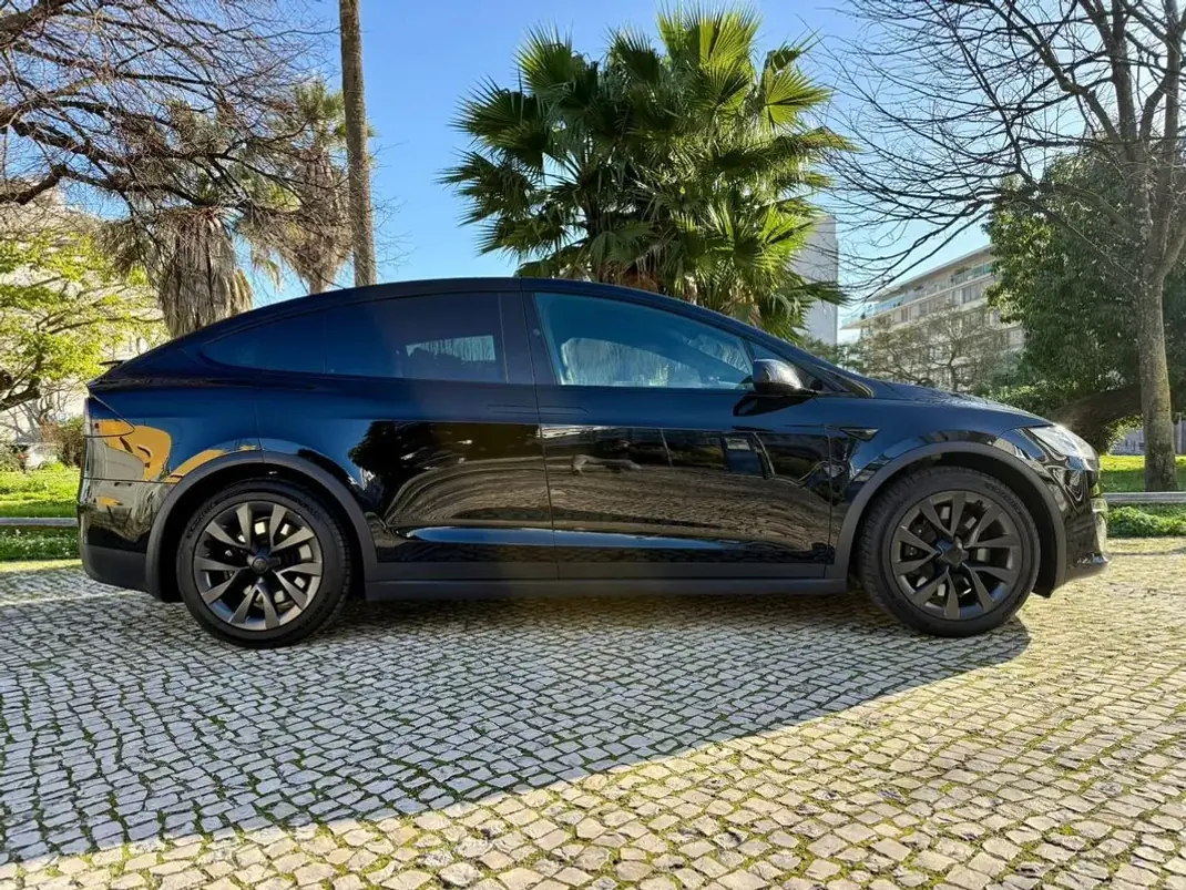 Tesla Model X 2023 - 81890 EUR, 49000 km - AUTO.MOTO.pt - 49000km - foto 9 de 47