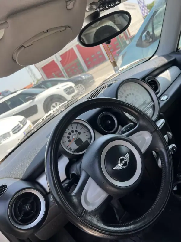MINI Cooper 2007 - 7399 EUR, 148000 km - AUTO.MOTO.pt - 148000km - foto 6 de 8
