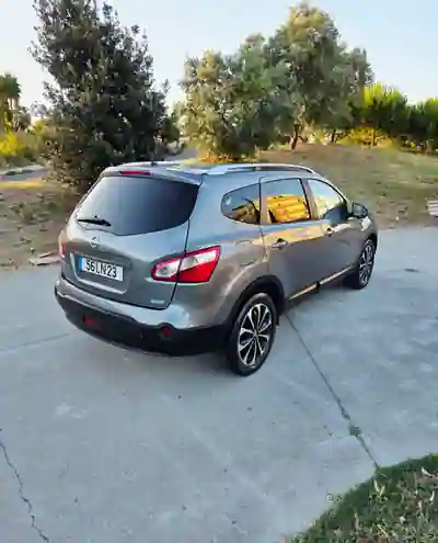 Nissan Qashqai +2 2012 - 7500 EUR, 227000 km - 227000km - foto 3 de 12