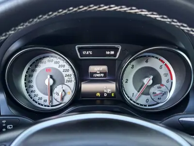 Mercedes-Benz GLA 200 2015 - 20750 EUR, 124000 km - AUTO.MOTO.pt - 124000km - foto 14 de 34