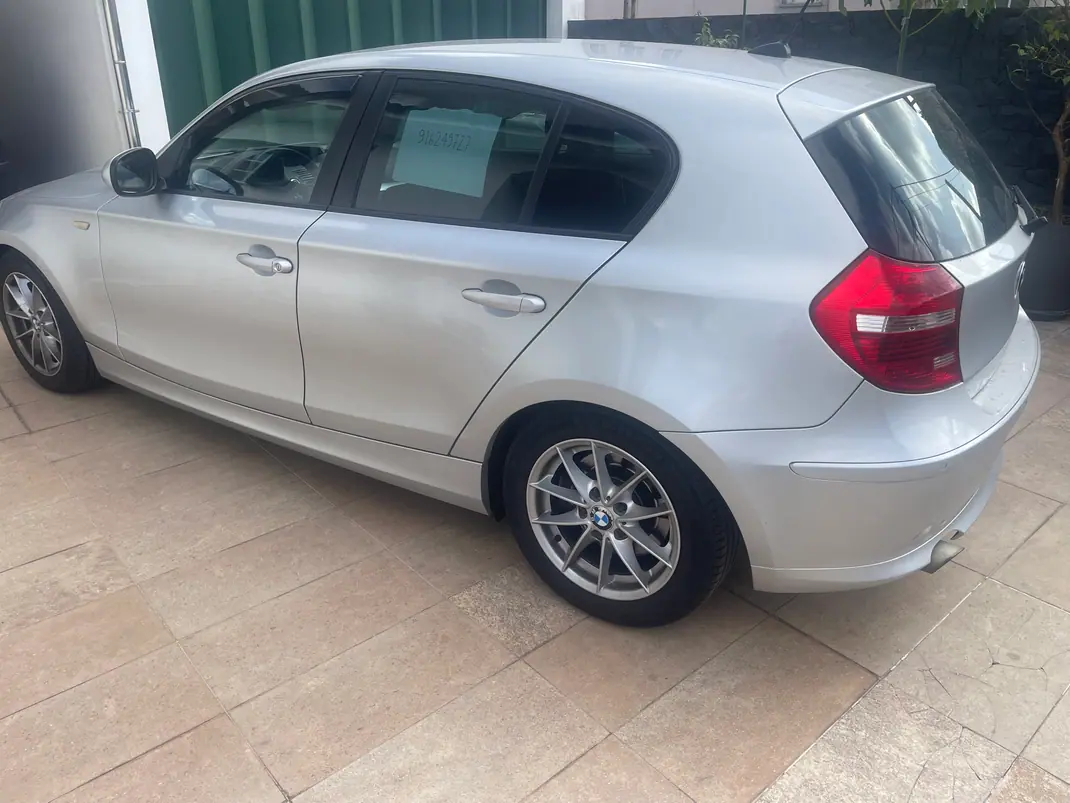 BMW 120 2010 - 10500 EUR, 256000 km - AUTO.MOTO.pt - 256000km - foto 1 de 12