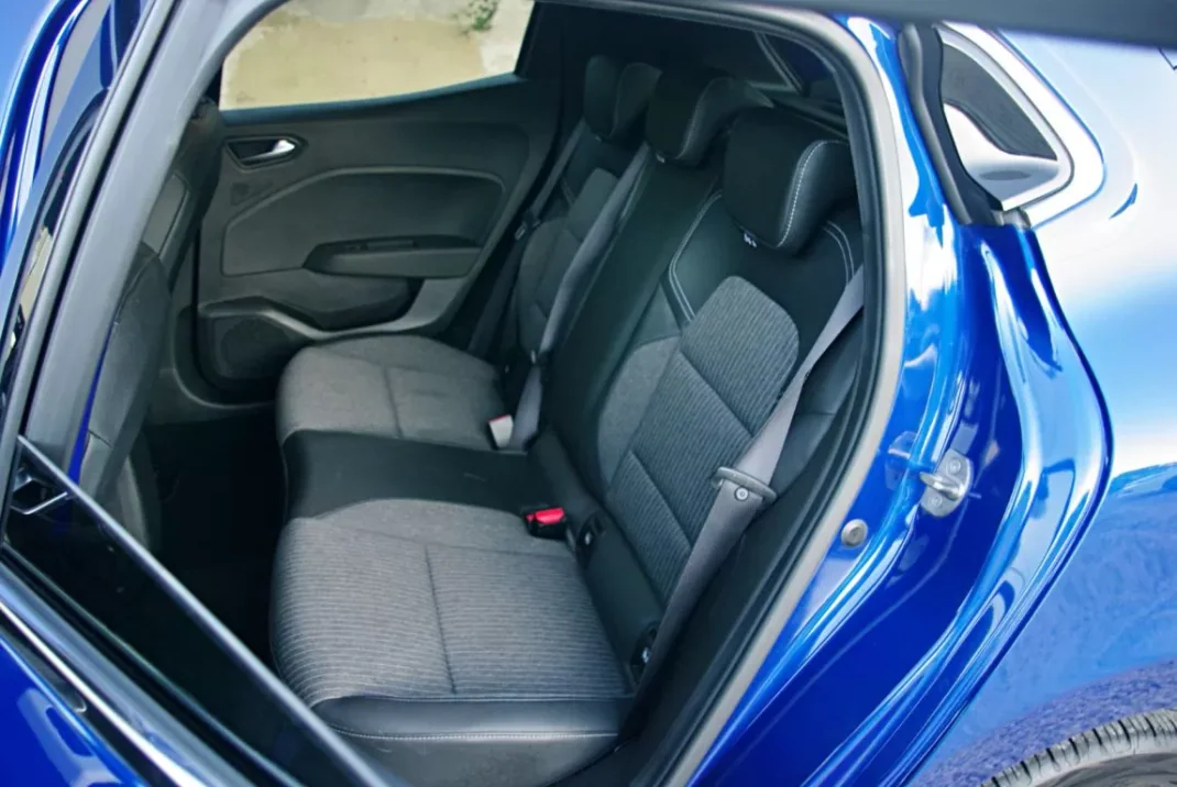 Renault Clio 2023 - 18900 EUR, 26048 km - AUTO.MOTO.pt - 26048km - foto 25 de 40