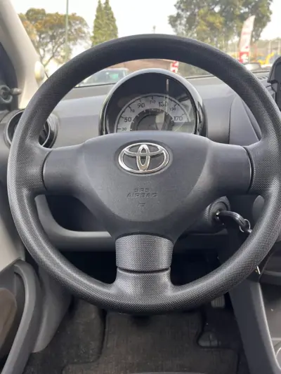Toyota Aygo 2011 - 7000 EUR, 114200 km - AUTO.MOTO.pt - 114200km - foto 11 de 16