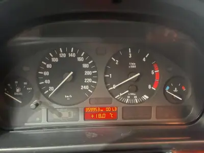 BMW 520 2001 - 3500 EUR, 359000 km - AUTO.MOTO.pt - 359000km - foto 28 de 35