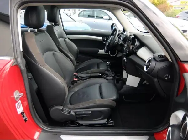MINI Cooper 2016 - 14990 EUR, 148000 km - AUTO.MOTO.pt - 148000km - foto 11 de 20