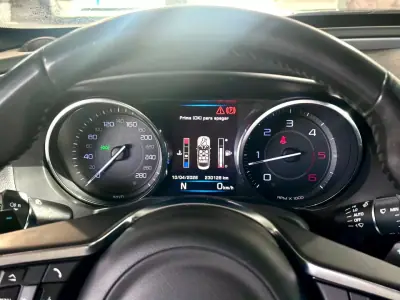 Jaguar XE 2017 - 16900 EUR, 230128 km - AUTO.MOTO.pt - 230128km - foto 22 de 28