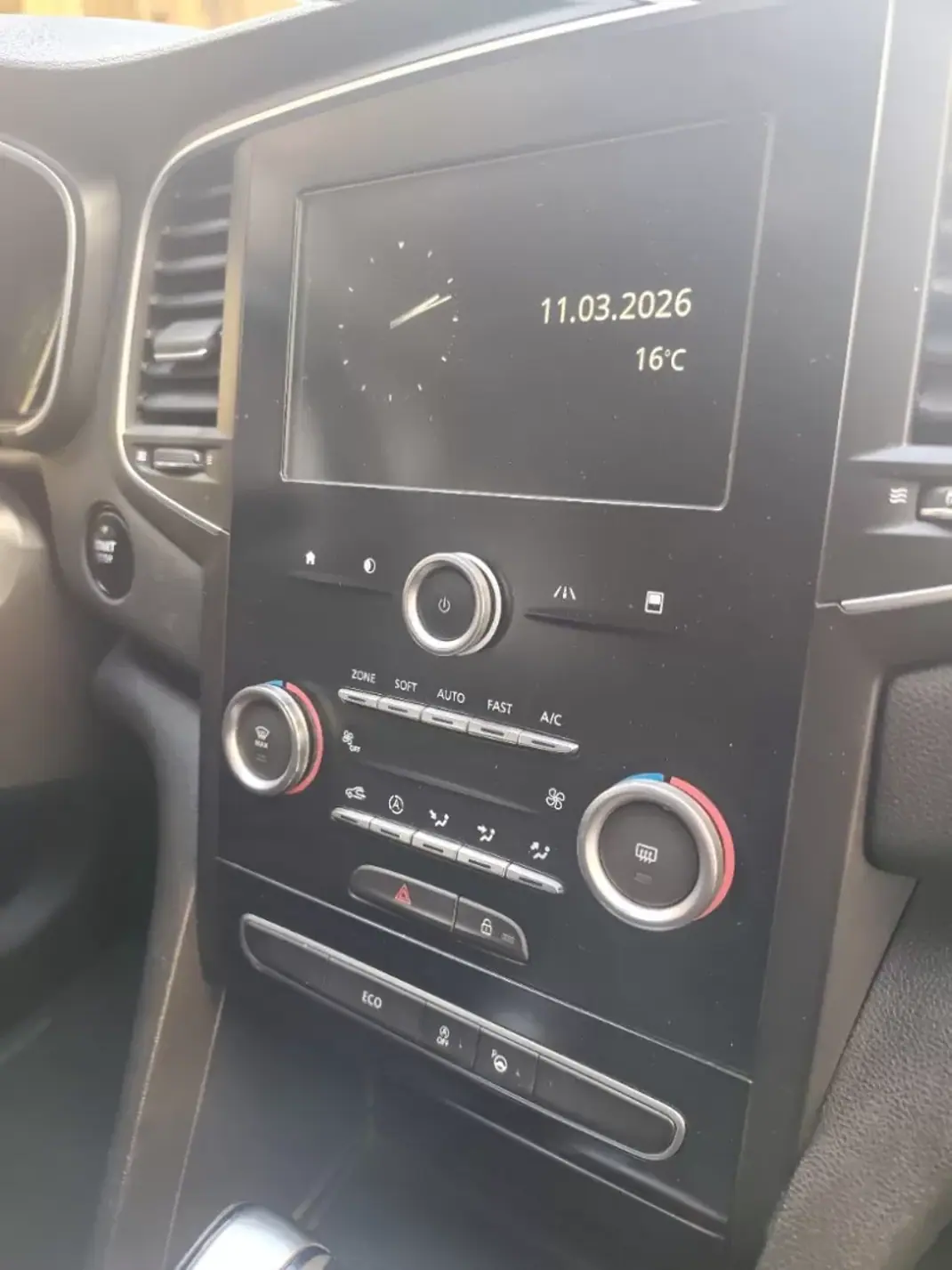 Renault Mégane 2017 - 13490 EUR, 169000 km - AUTO.MOTO.pt - 169000km - foto 8 de 15