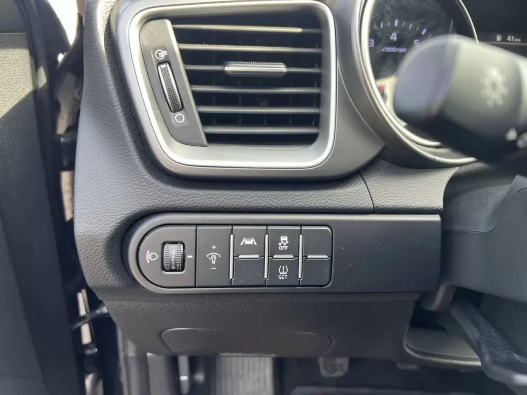 Kia XCeed 2025 - 19900 EUR, 13500 km - AUTO.MOTO.pt - 13500km - foto 14 de 20