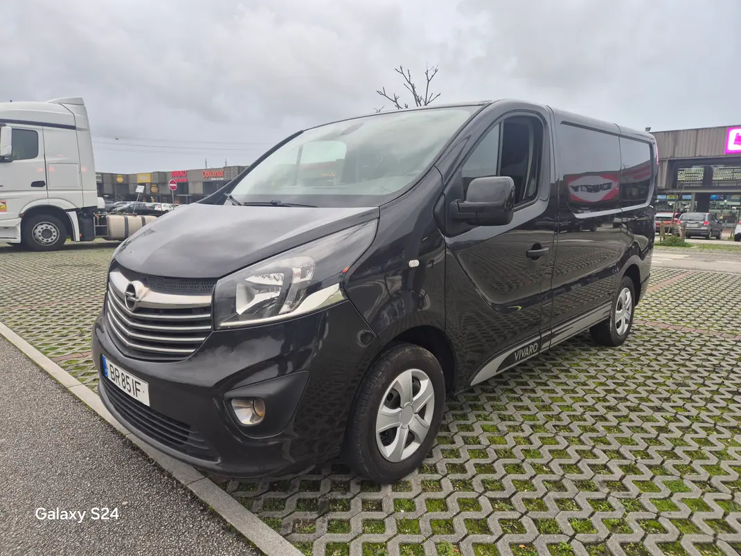Opel Vivaro 2018 - 12900 EUR, 220000 km - AUTO.MOTO.pt - 220000km - foto 1 de 12