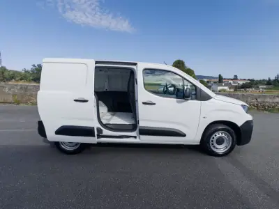 Peugeot Partner 2019 - 12990 EUR, 141000 km - AUTO.MOTO.pt - 141000km - foto 11 de 30