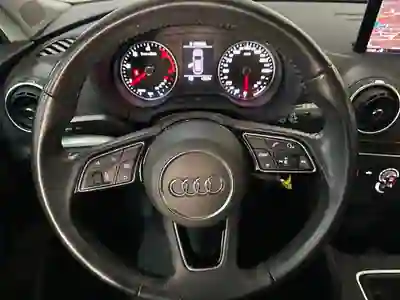 Audi A3 Sportback 2019 - 16450 EUR, 174000 km - AUTO.MOTO.pt - 174000km - foto 17 de 25