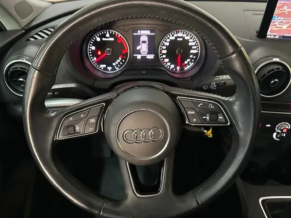 Audi A3 Sportback 2019 - 16450 EUR, 174000 km - AUTO.MOTO.pt - 174000km - foto 17 de 25