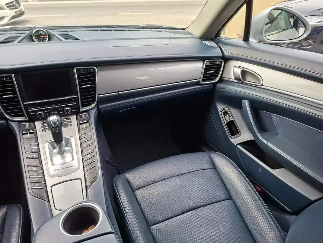 Porsche Panamera 2011 - 47900 EUR, 133621 km - 133621km - foto 30 de 36