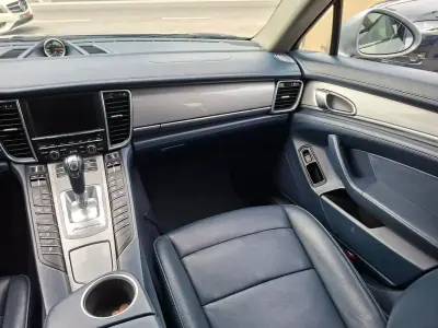 Porsche Panamera 2011 - 47900 EUR, 133621 km - 133621km - foto 30 de 36