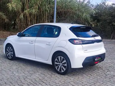 Peugeot 208 2020 - 11900 EUR, 247697 km - AUTO.MOTO.pt - 247697km - foto 10 de 23