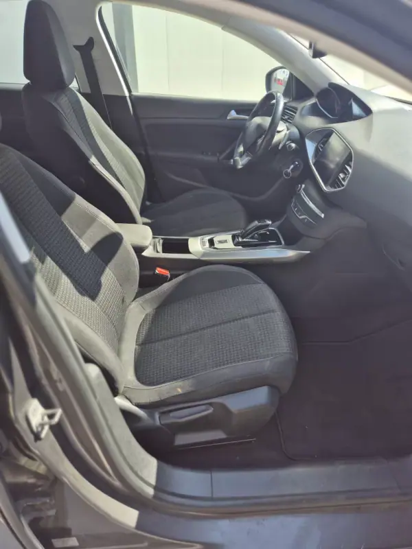 Peugeot 308 SW 2018 - 10500 EUR, 261000 km - 261000km - foto 30 de 38